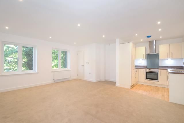 Property photo 3 of 7 Living Space