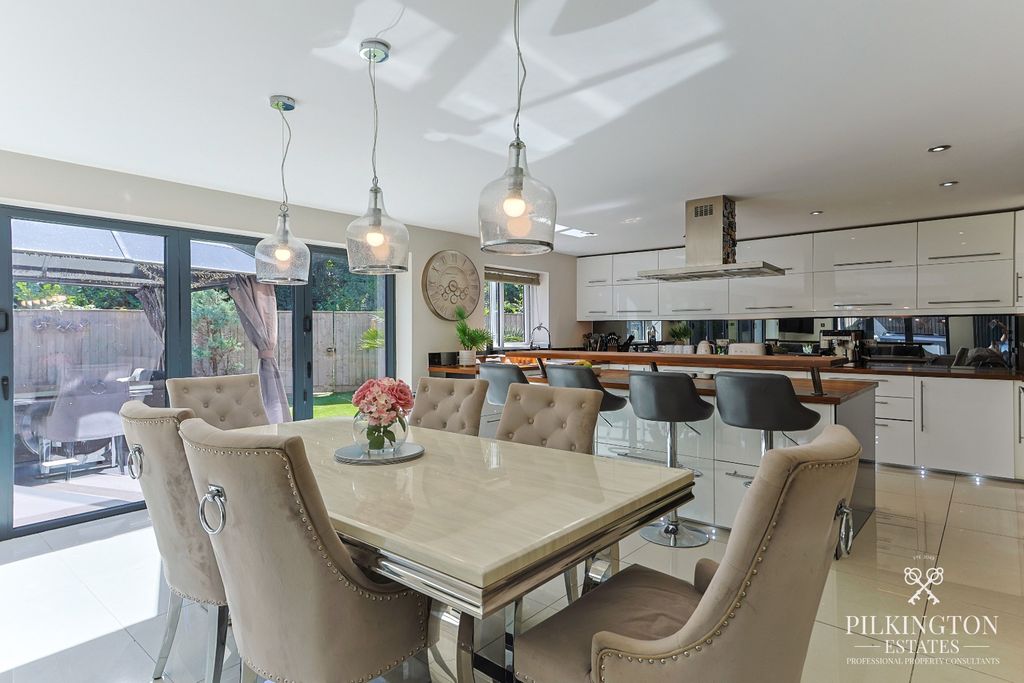 Property photo 2 of 31 5345584