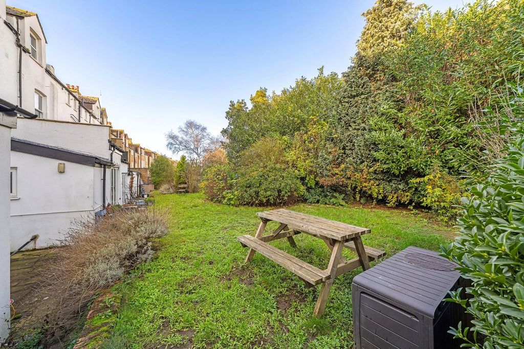 Property photo 3 of 11 Garden (2).Jpg