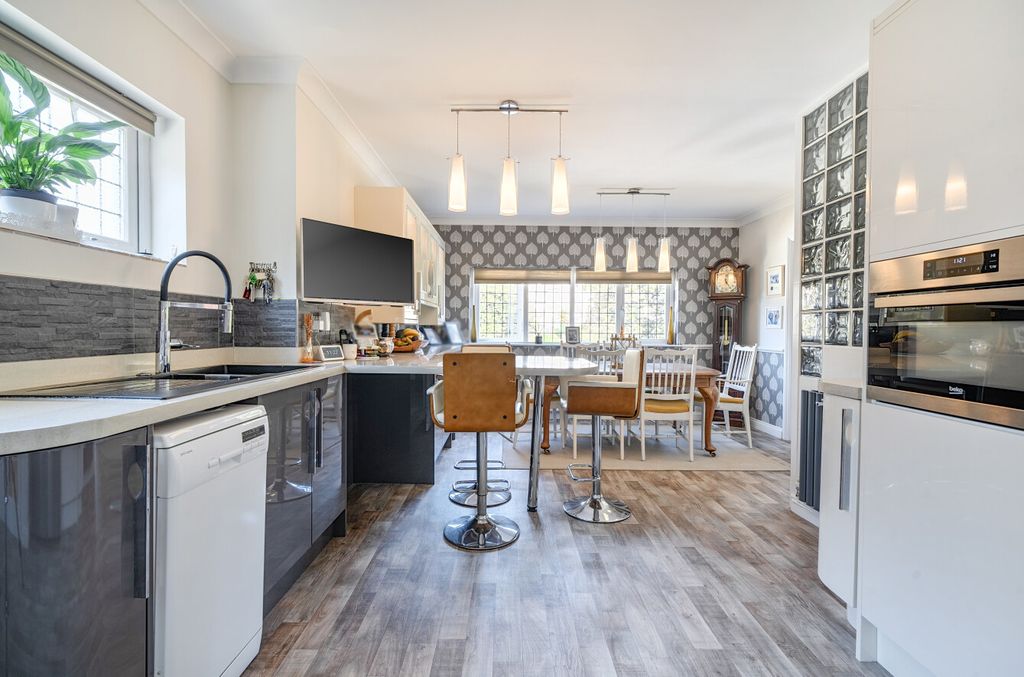 Property photo 3 of 35 1430281-14-69Bafa...