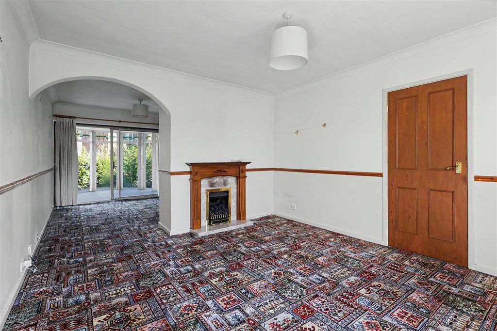 Property photo 3 of 18 Glenside Woodthorpe, Nottingham, Ng5 4Nt