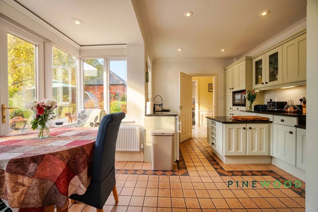 Property photo 2 of 41 Kitchen & Diner