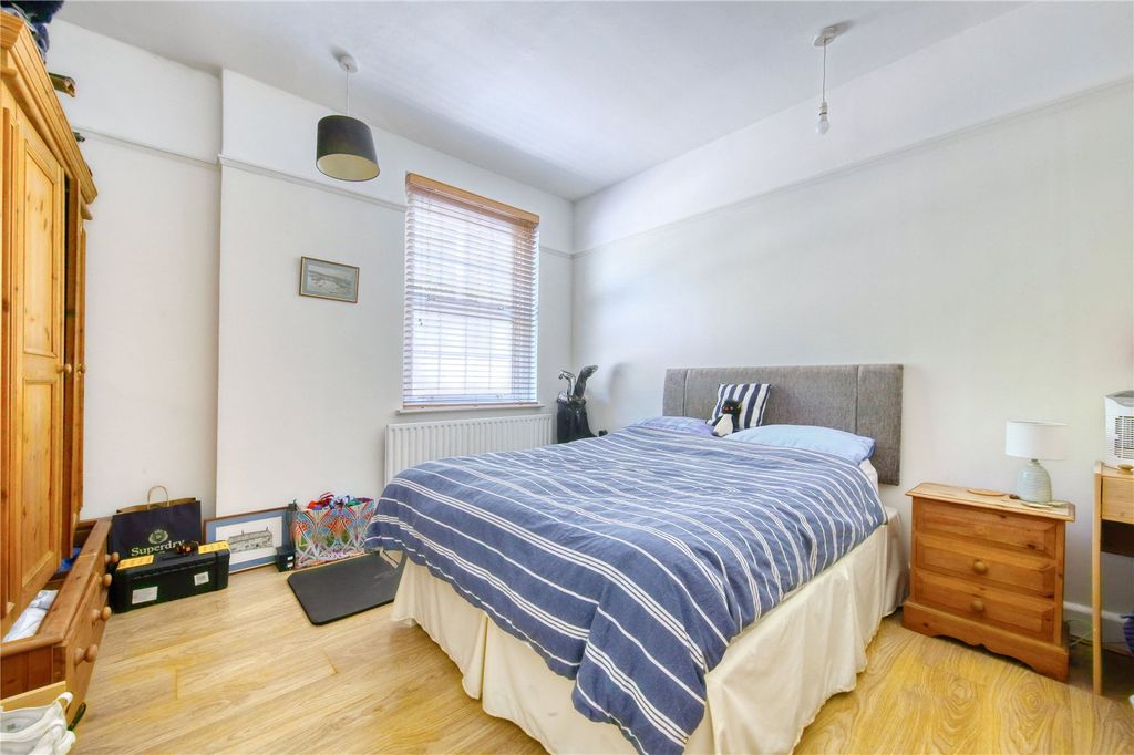 Property photo 3 of 11 Picture No. 12