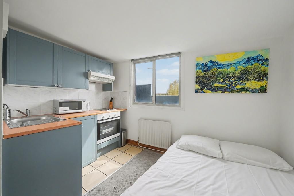Property photo 1 of 7 Studio To Rent West Cromwell Road, Earls Court Sw5