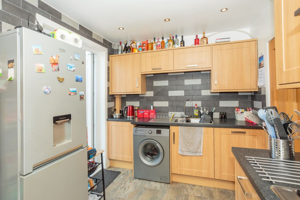Property photo 3 of 37 Img_7352