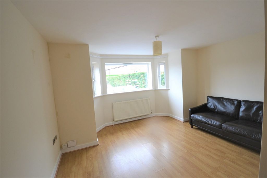 Property photo 3 of 7 Lounge