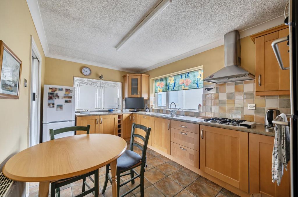 Property photo 2 of 26