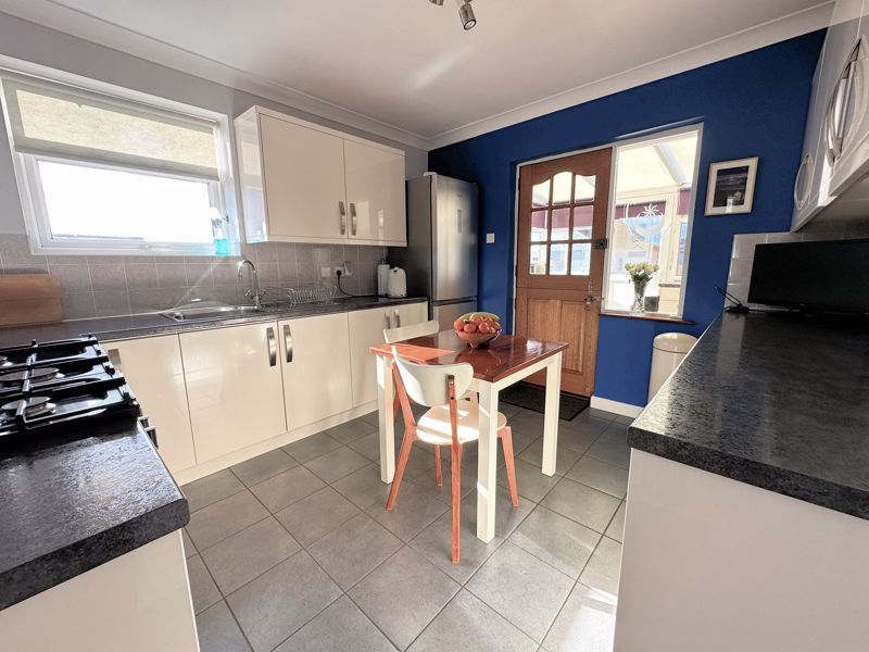 Property photo 3 of 19 Kitchen