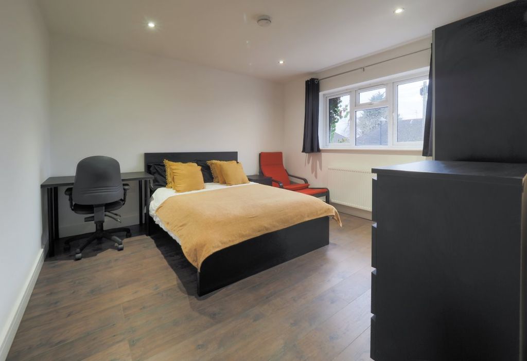 Property photo 1 of 2