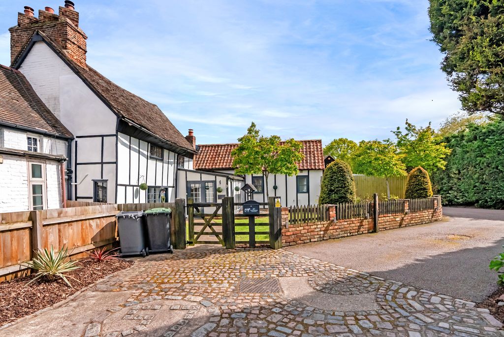 Property photo 1 of 33