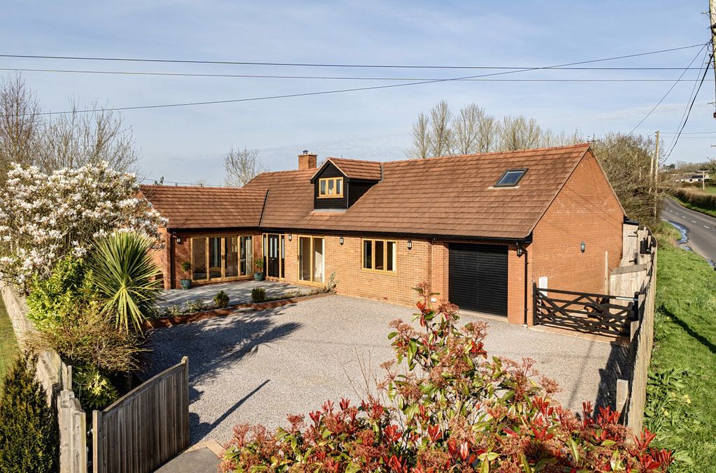 Property photo 1 of 26 1407152-1-69Bd859...