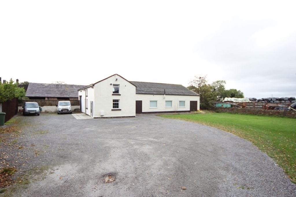 Property photo 1 of 11 Photo 8