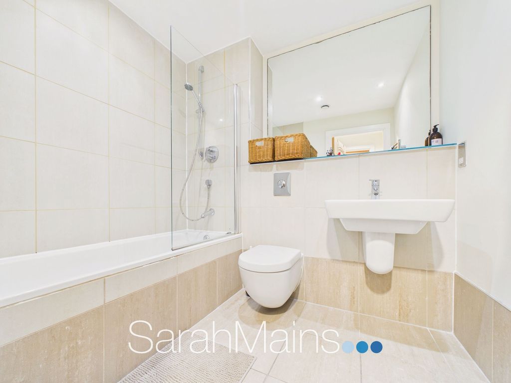 Property photo 3 of 9 Bathroom
