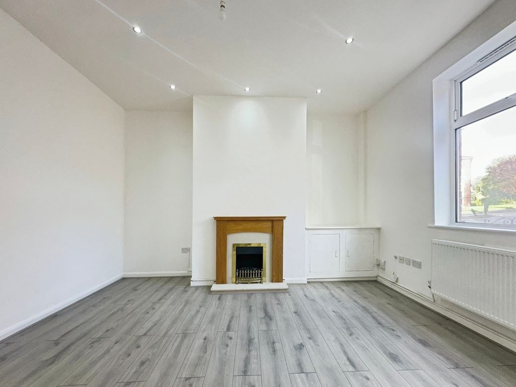 Property photo 3 of 11 Lounge