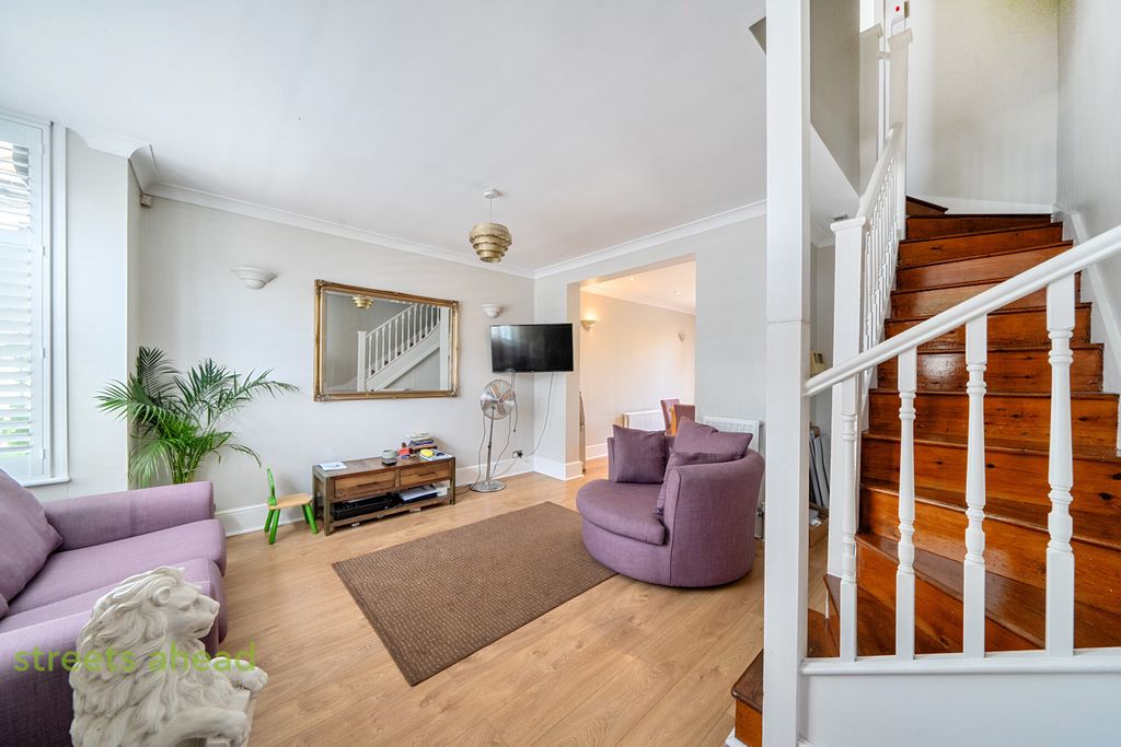 Property photo 2 of 16 470107F1-76Ab-40d...