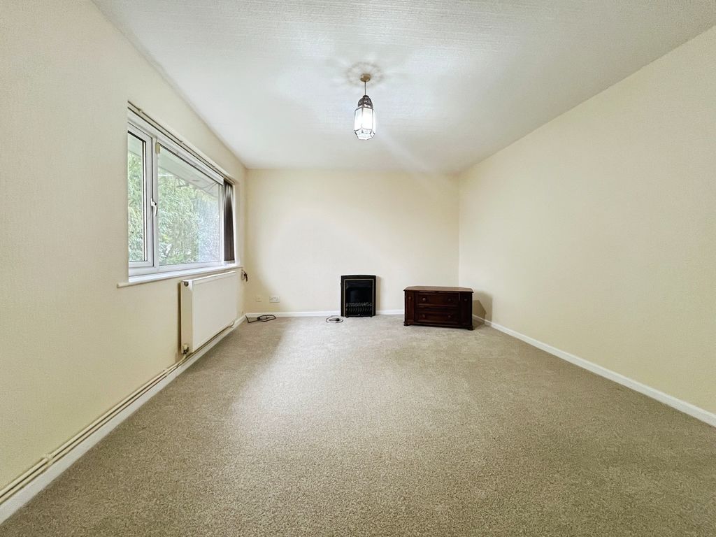 Property photo 2 of 11 Lounge