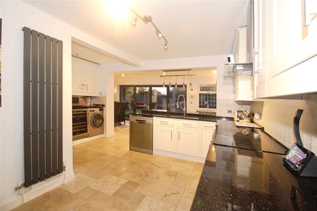 Property photo 2 of 19 Living Kitchen