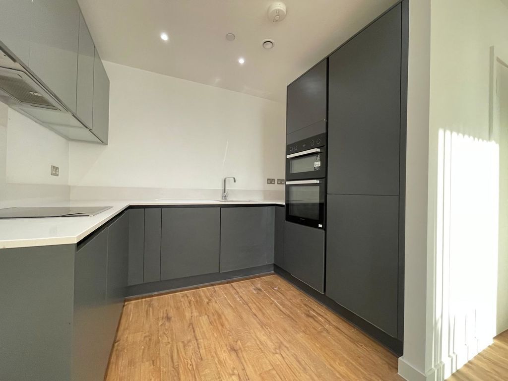 Property photo 3 of 8 Photo 4