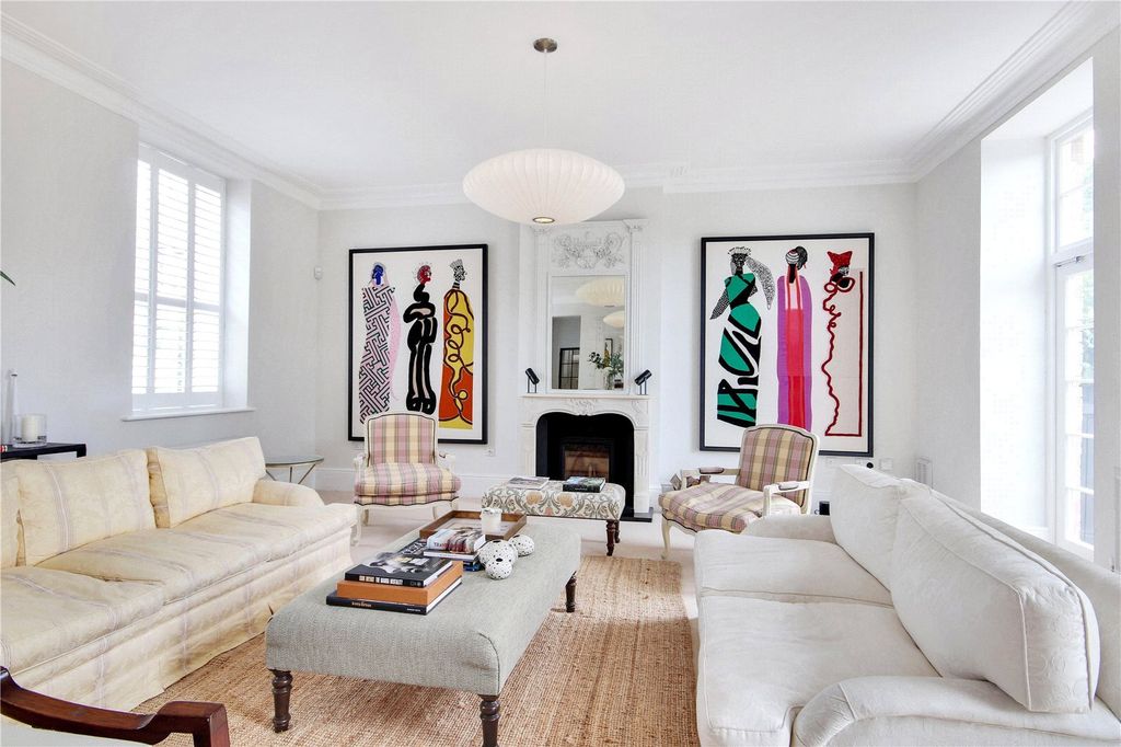 Property photo 3 of 18 Sitting Room