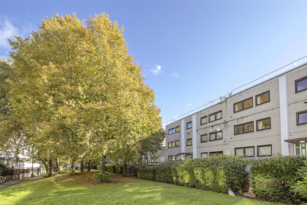 Property photo 1 of 13 5807.Jpg