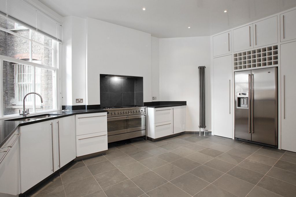 Property photo 3 of 15 Kitchen
