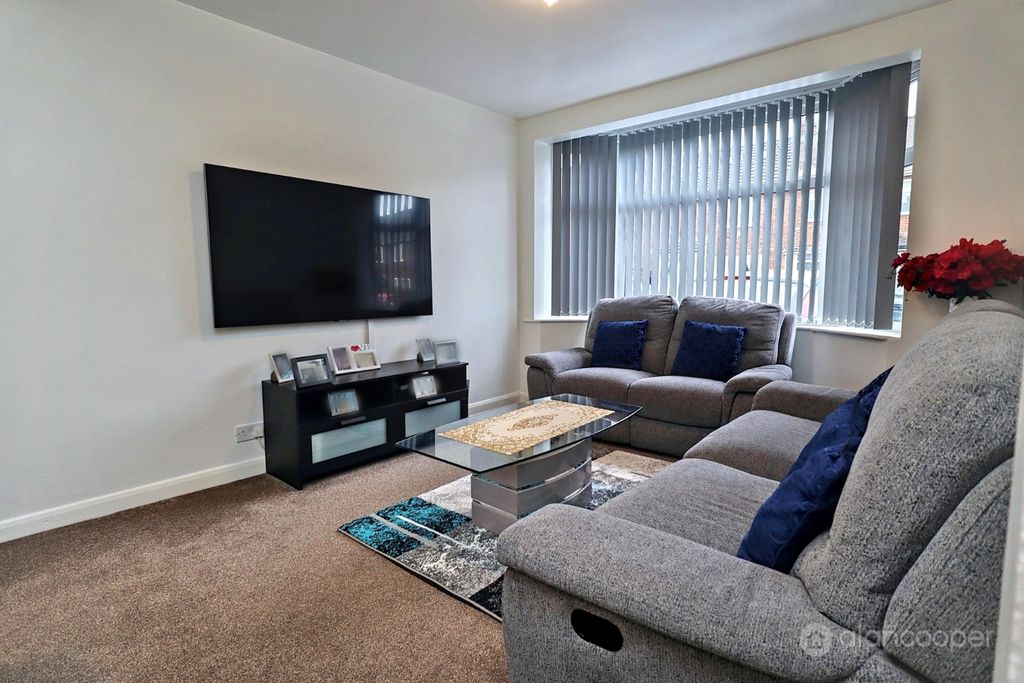 Property photo 2 of 31 4797883