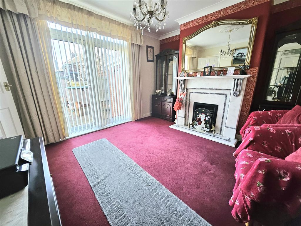 Property photo 3 of 12 Dining Room