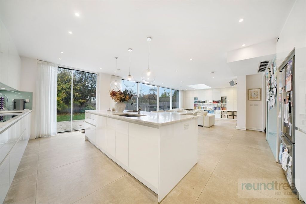 Property photo 1 of 16 (Main)