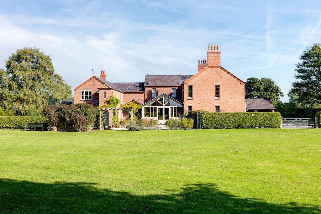 Property photo 2 of 21 Side Elevation