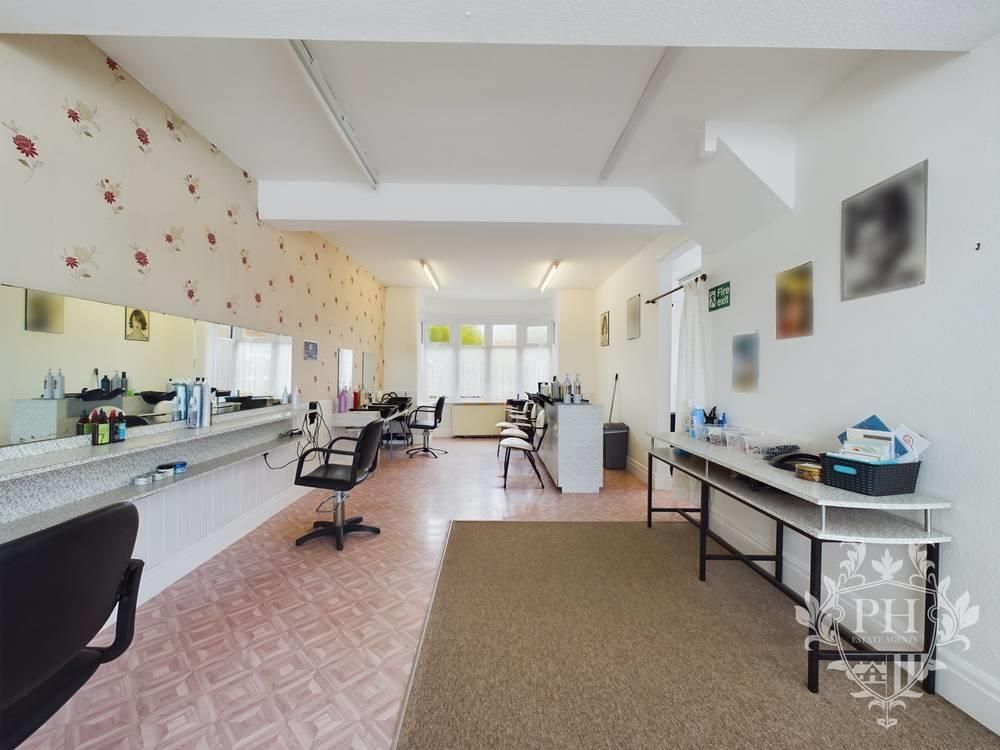 Property photo 2 of 10 Cam01415G0-Pr0096-Still006-Thumbnail-H750-70.Jpg