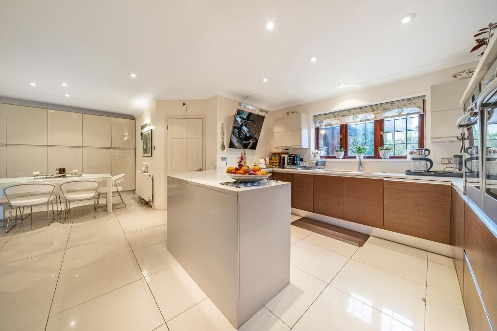 Property photo 2 of 17 Kitchen