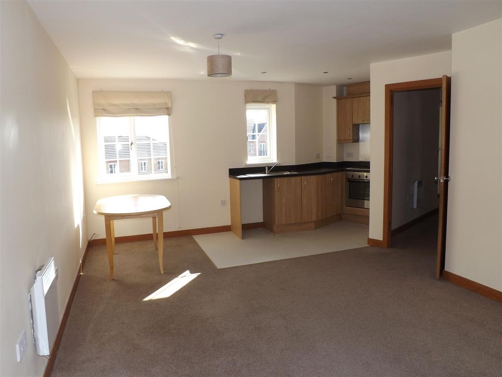 Property photo 3 of 9 Kitchen & Lounge