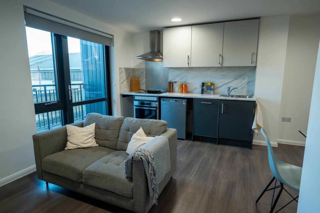 Property photo 2 of 20 8395186.Jpg