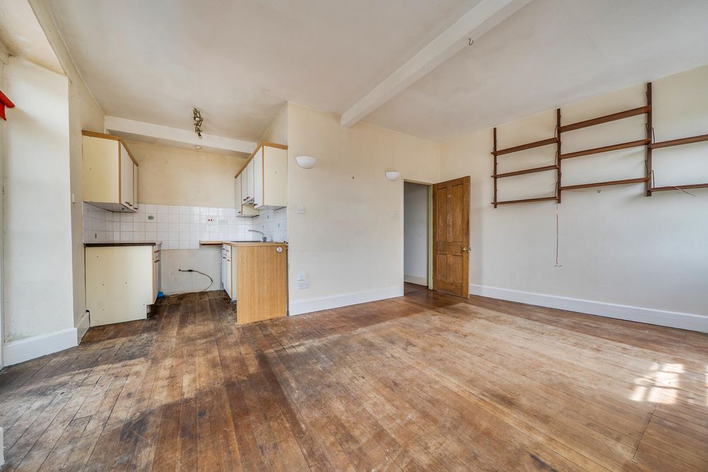 Property photo 3 of 12 Kitchen