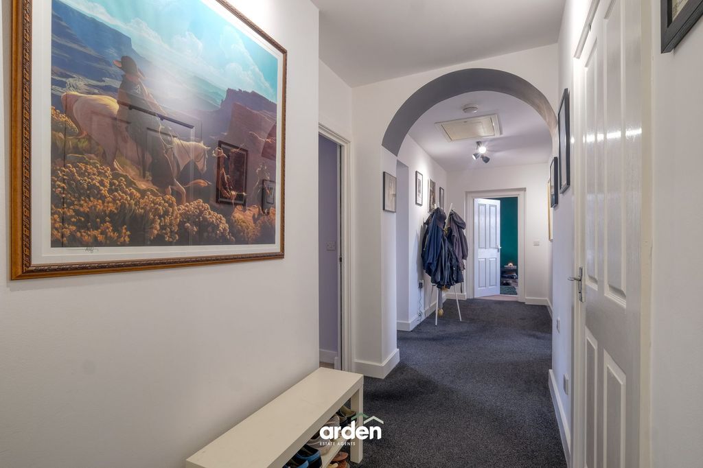 2 bed flat for saleMarshall Crescent, Stourbridge DY8 photo 4