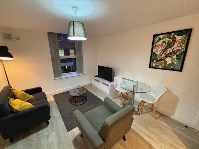 Property photo 1 of 7 Living Room