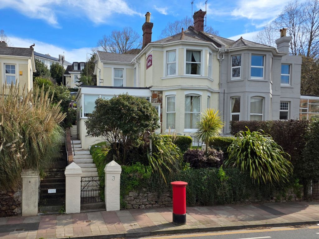 Property photo 2 of 38