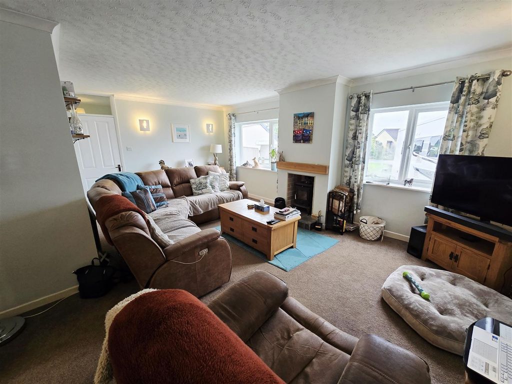 Property photo 3 of 19 Living Room.Jpg