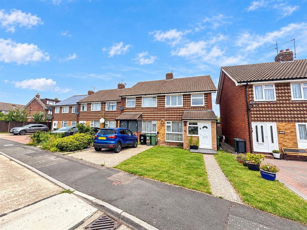 Property photo 1 of 18 Wilton Avenue.Png
