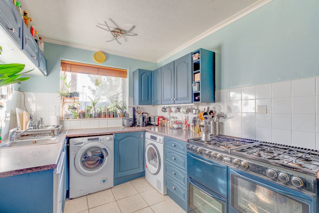 Property photo 2 of 13 Picture No. 11