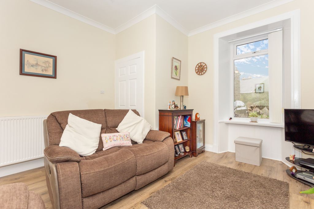 Property photo 3 of 23 Lounge