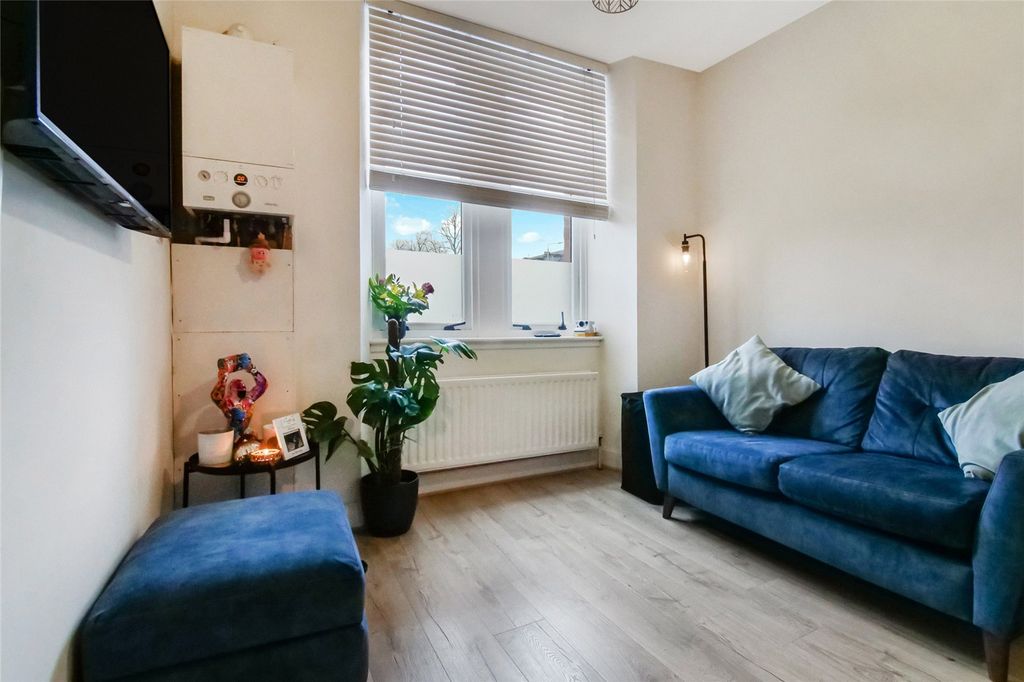 Property photo 2 of 21 Picture No. 18