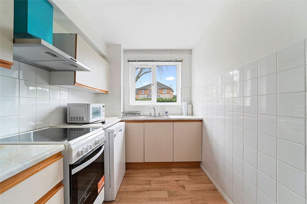 Property photo 2 of 8 Britten Close, E15