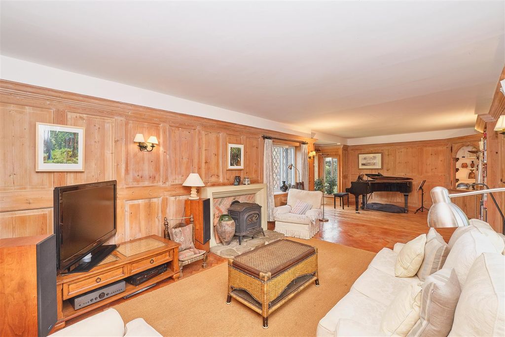 Property photo 3 of 24 Living Room
