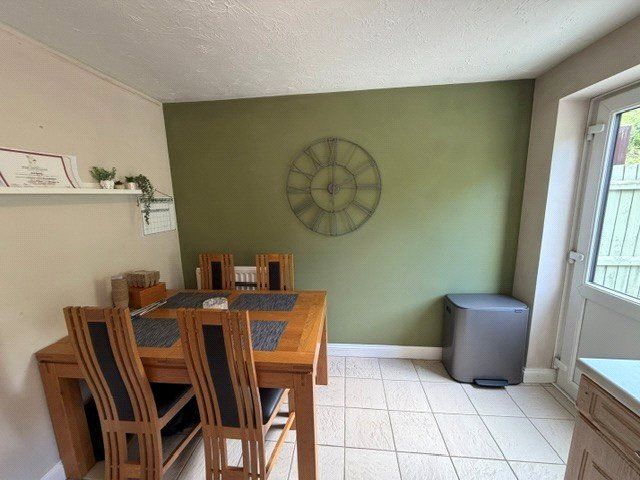 Property photo 3 of 8 Kitchen
