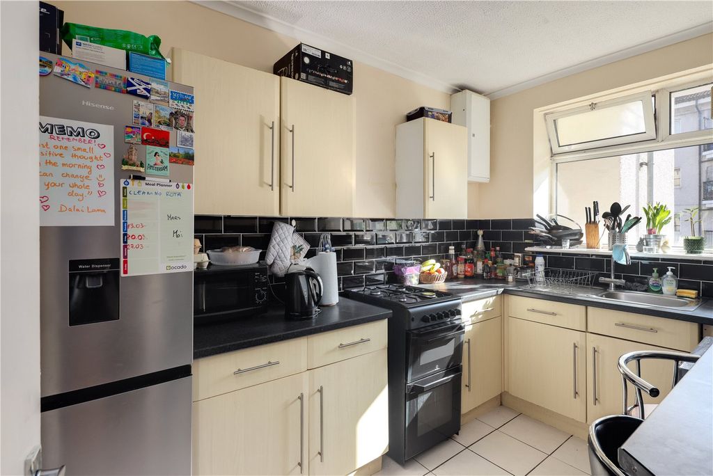 Property photo 2 of 18 Kitchen