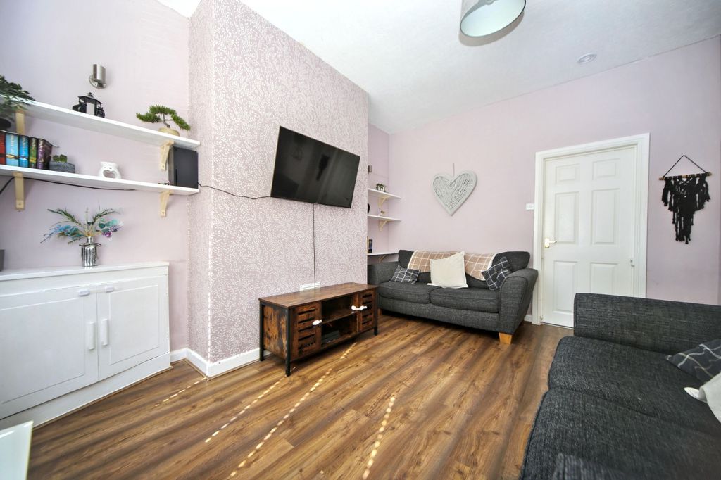 Property photo 2 of 18