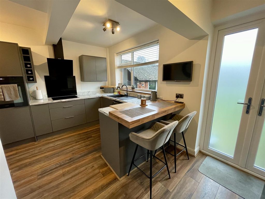 Property photo 2 of 18 Kitchen