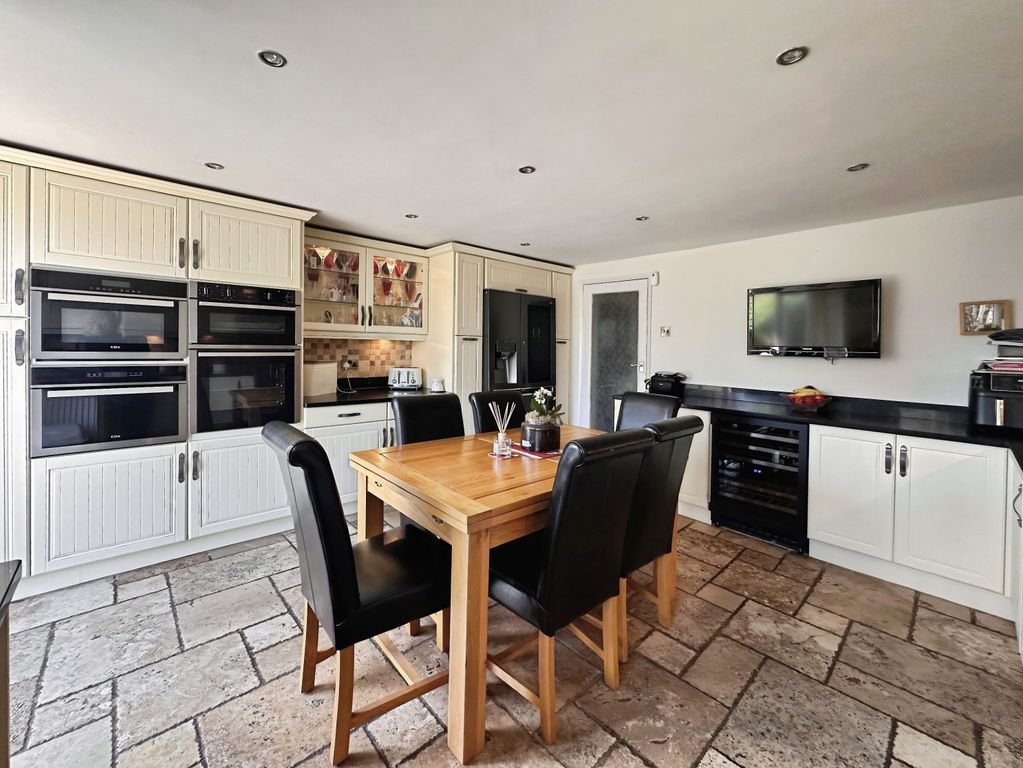 Property photo 3 of 26 Kitchen/Diner