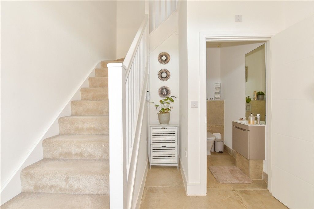Property photo 3 of 9 Entrance Hall
